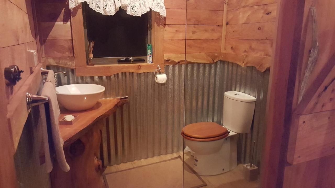 Rustic Hut Bush Retreat Bed and Breakfast Penguin Buitenkant foto