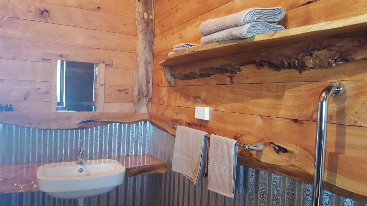 Rustic Hut Bush Retreat Bed and Breakfast Penguin Buitenkant foto