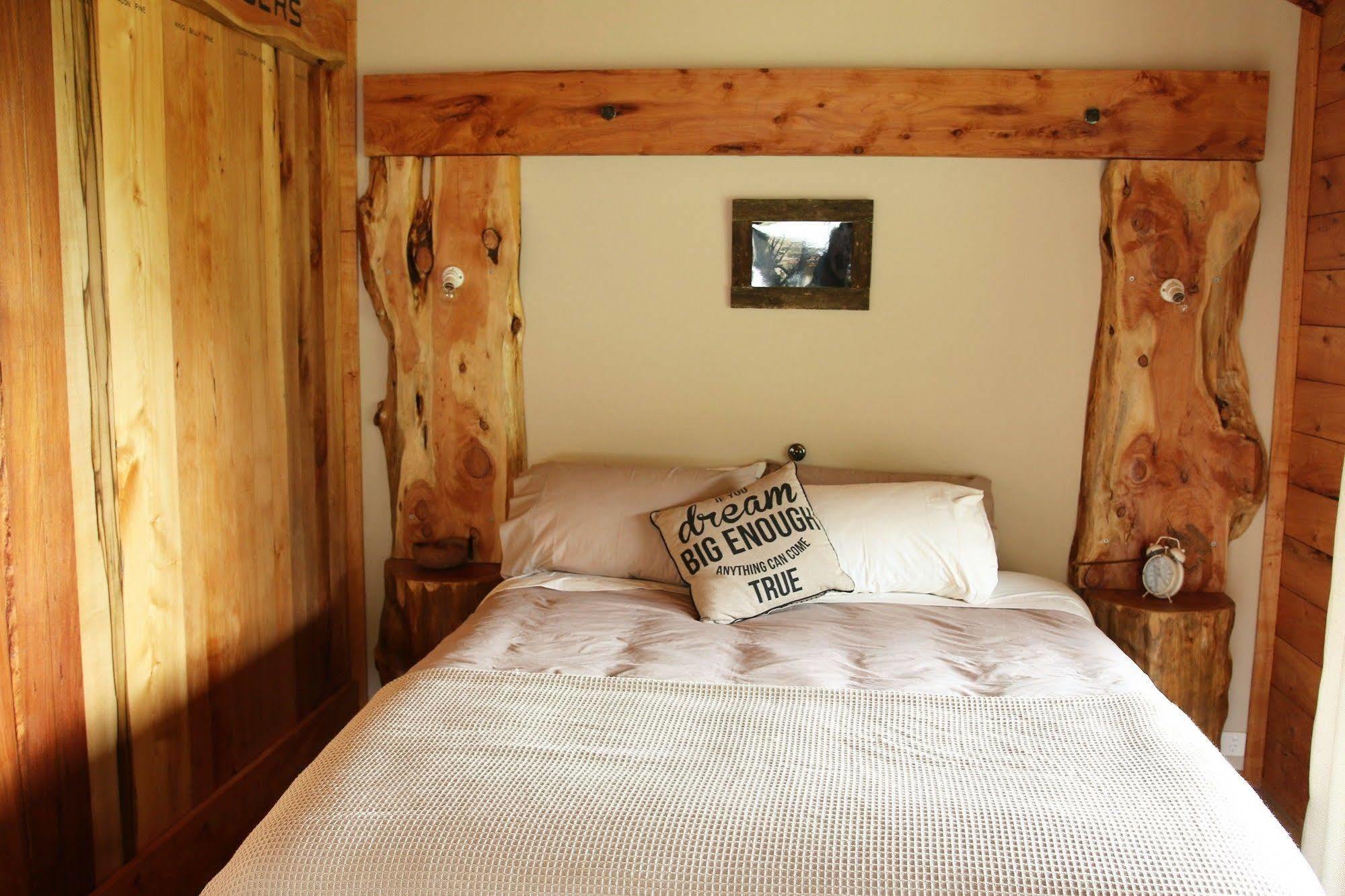 Rustic Hut Bush Retreat Bed and Breakfast Penguin Buitenkant foto