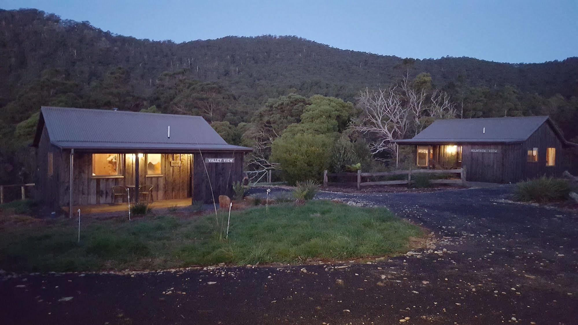 Rustic Hut Bush Retreat Bed and Breakfast Penguin Buitenkant foto