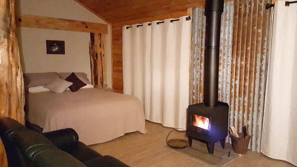 Rustic Hut Bush Retreat Bed and Breakfast Penguin Buitenkant foto